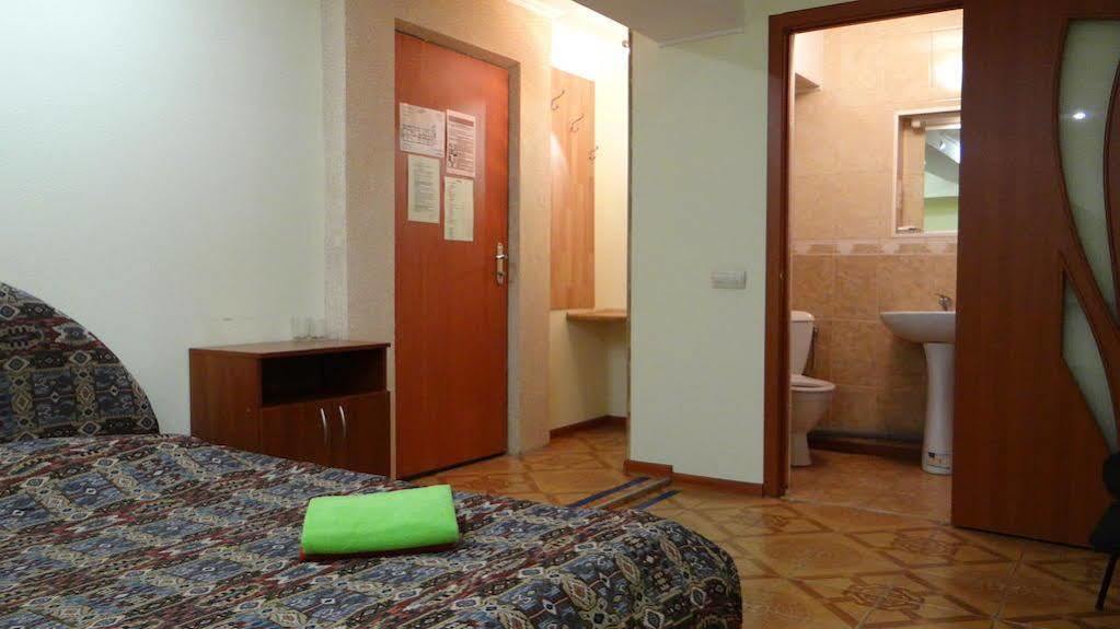 Hotel Desna Kut Kiev Ngoại thất bức ảnh
