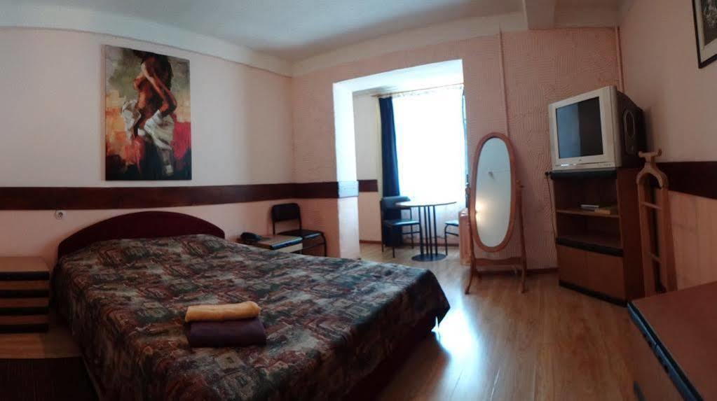 Hotel Desna Kut Kiev Ngoại thất bức ảnh