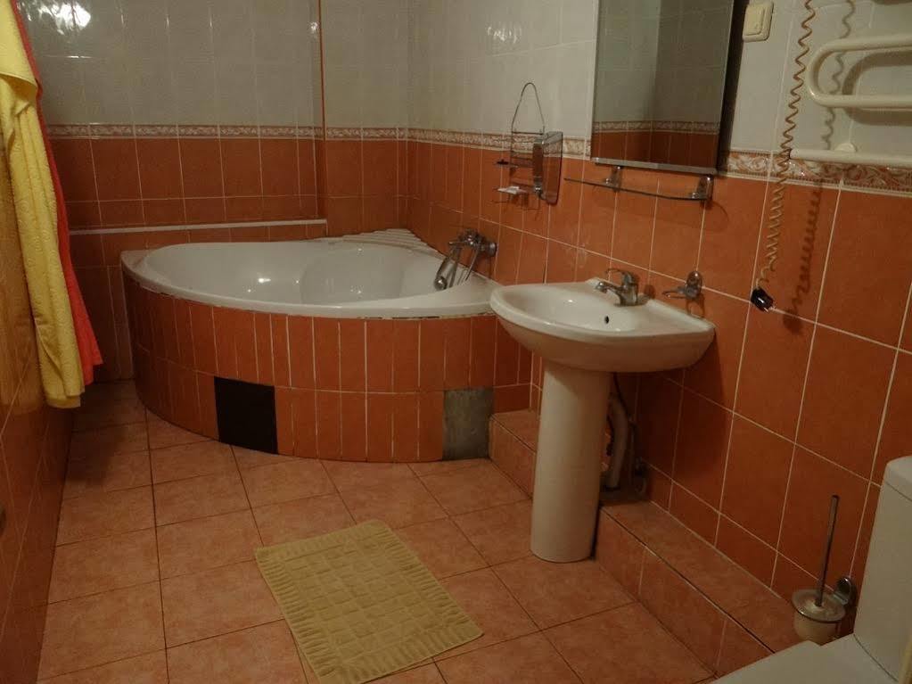 Hotel Desna Kut Kiev Ngoại thất bức ảnh