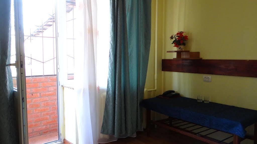 Hotel Desna Kut Kiev Ngoại thất bức ảnh