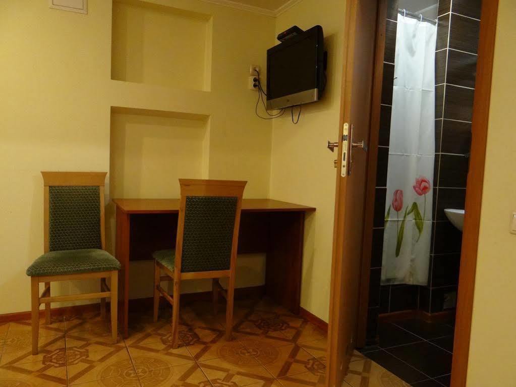 Hotel Desna Kut Kiev Ngoại thất bức ảnh